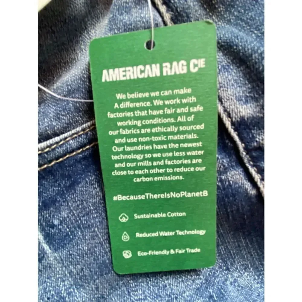 AMERICAN RAG CIE JUNIOR SIZE 13/31 ULTRA SOFT JEAN SHORTS